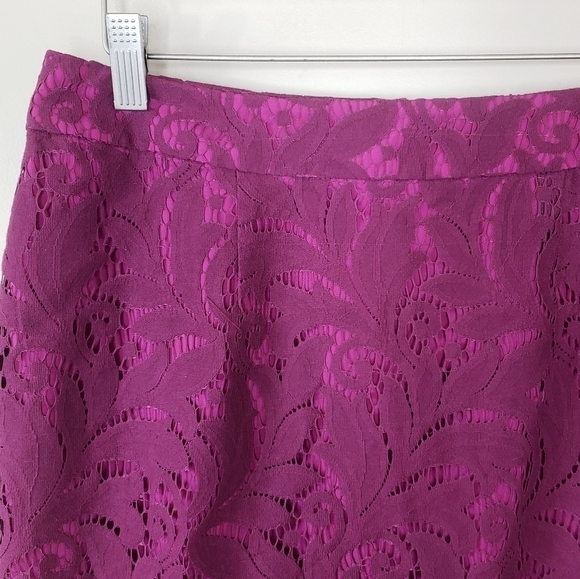 NWT CAbi | #922 Frolic Lace Overlay Pencil Skirt Size 6 - Picture 2 of 5